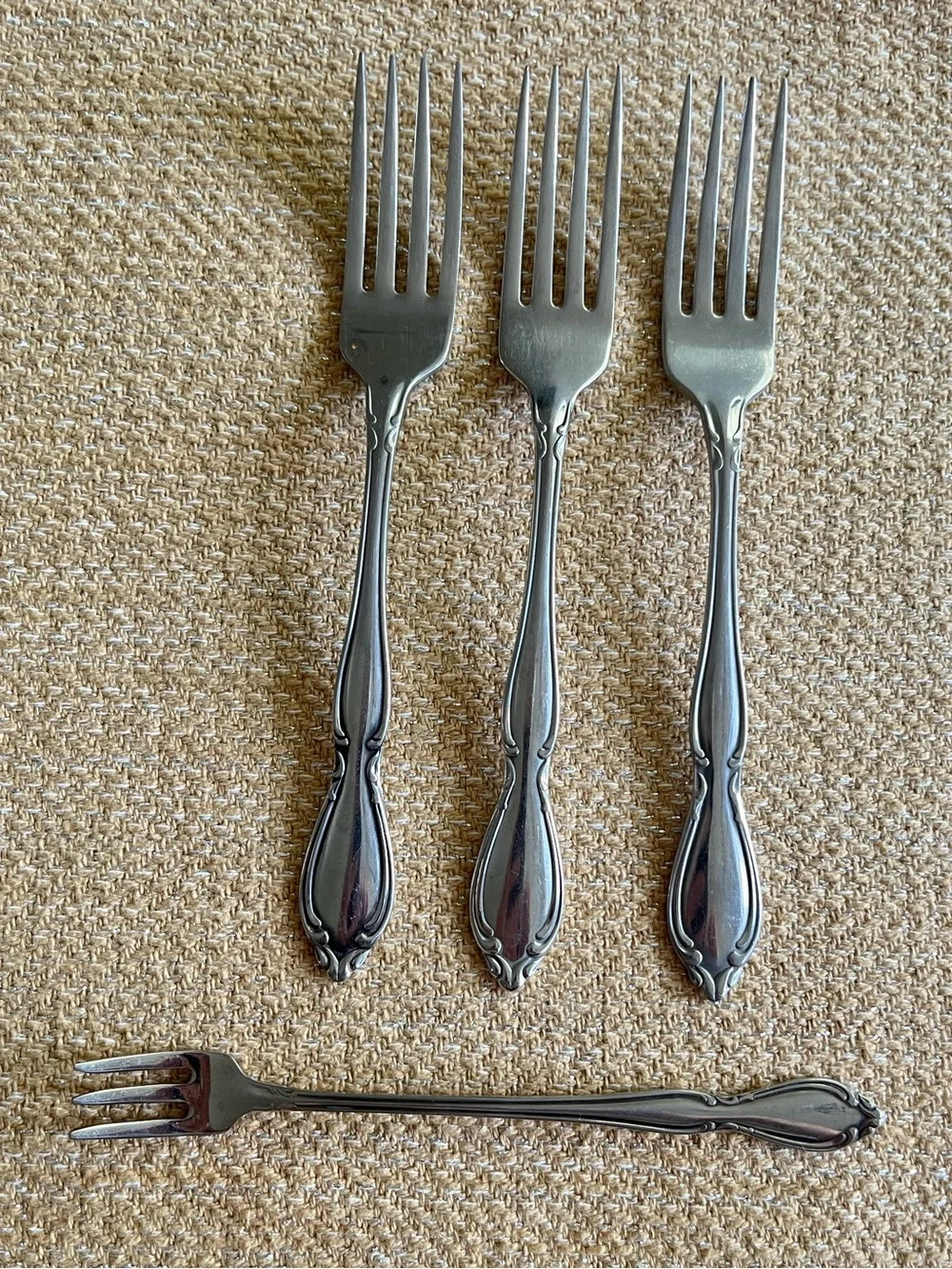 Strathmore Stainless Dinner Forks (3) by ONEIDA *plus bonus cocktail fork